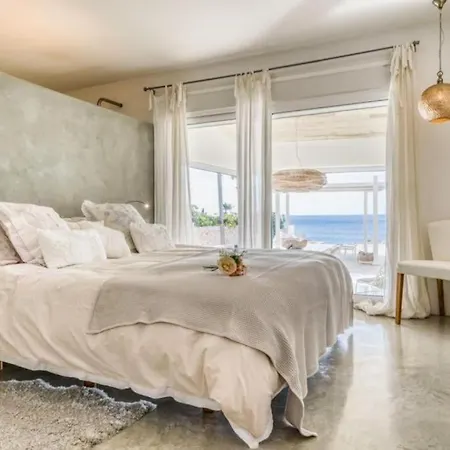 Luxury With Sea