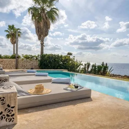 Luxury With Sea